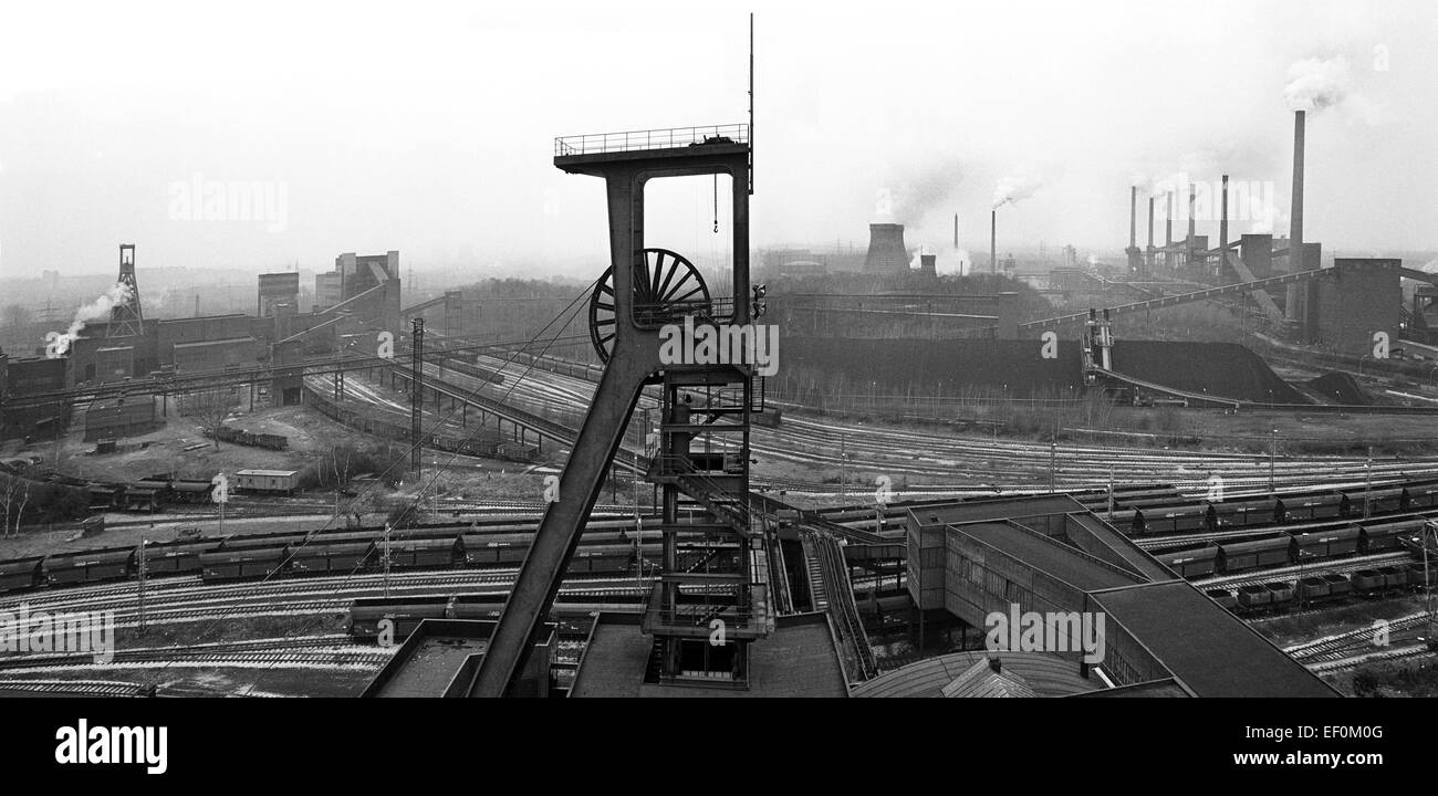 Vue panoramique de "Zeche Zollverein", ancienne mine de charbon le plus grand du monde, aujourd'hui un site du patrimoine mondial de l'UNESCO, Essen, à partir de 1987. Banque D'Images