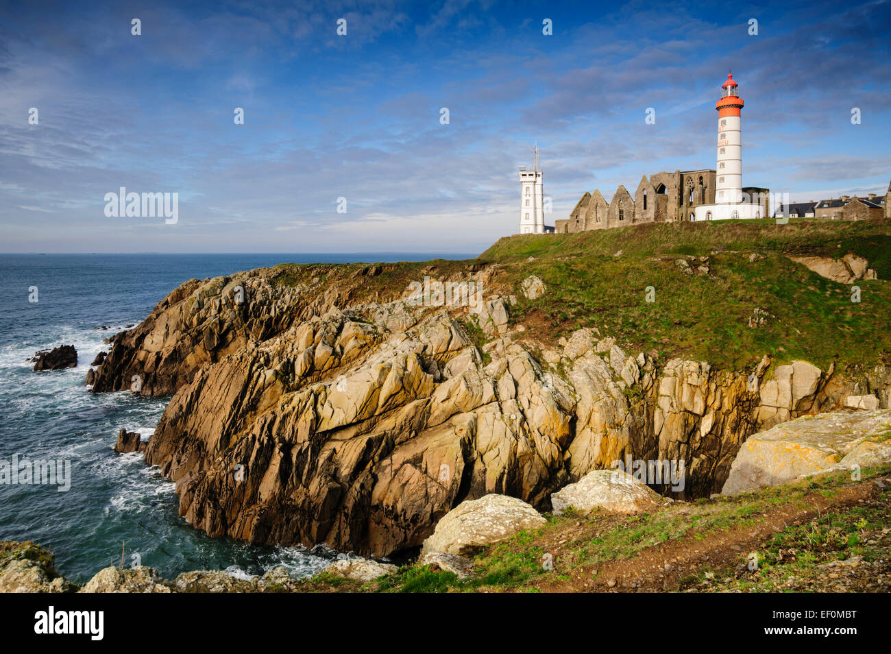 Pointe Saint Mathieu de Fine Terre, Finistère, Bretagne, France, le phare et l'abbaye Photo Pointe Saint Mathieu de Fine Terre, Finistère, Bretagne, France, le phare et l'abbaye Photo