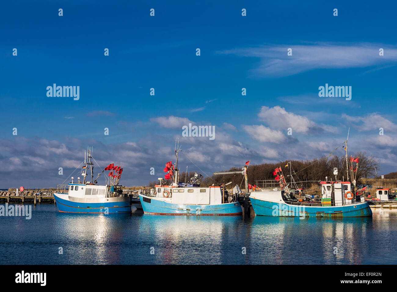 Bateaux de pêche sur les rives de la mer Baltique en Allemagne. Banque D'Images