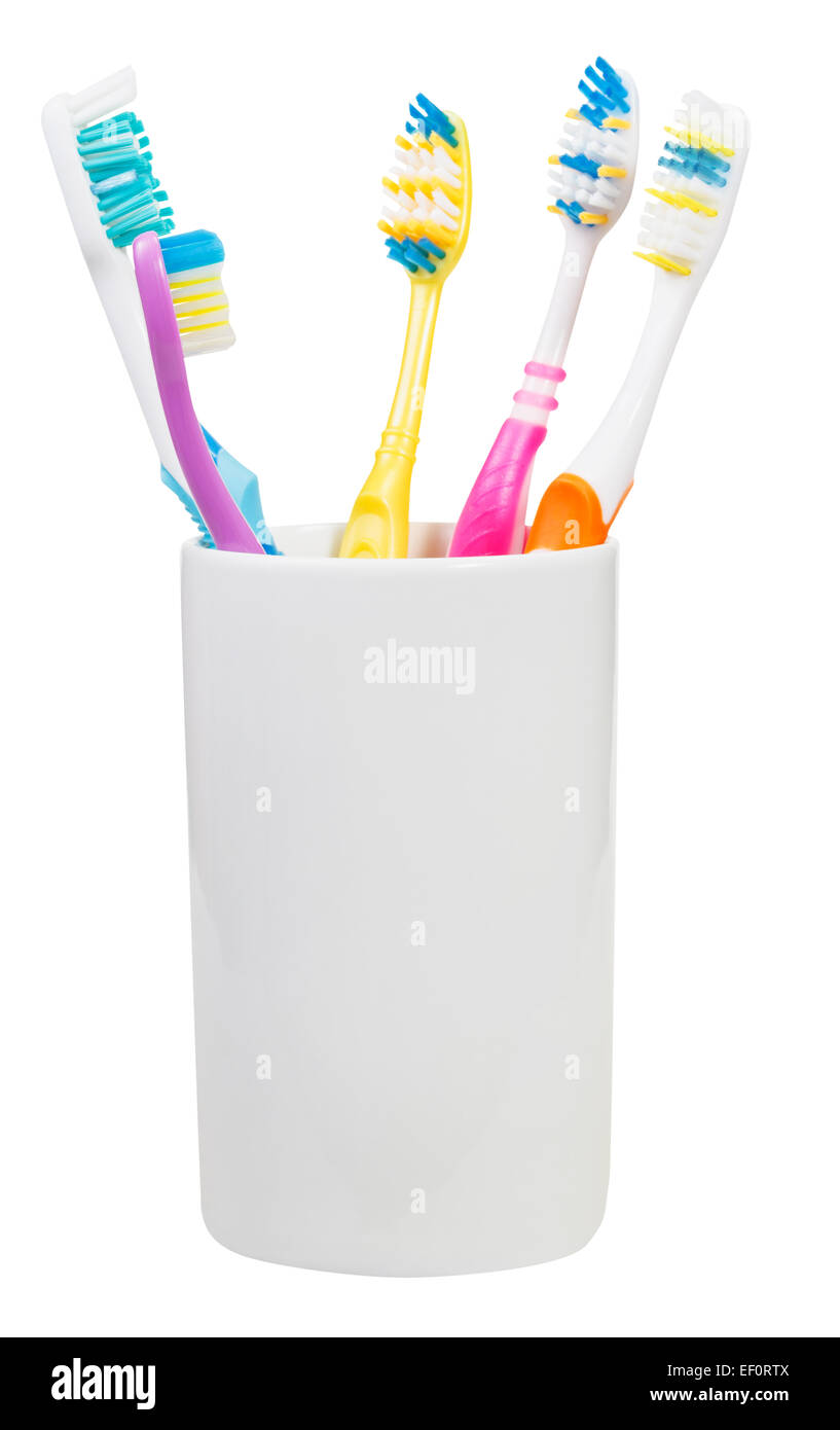 Cinq brosses à dents en verre céramique - famille ensemble de brosses à dents isolé sur fond blanc Banque D'Images