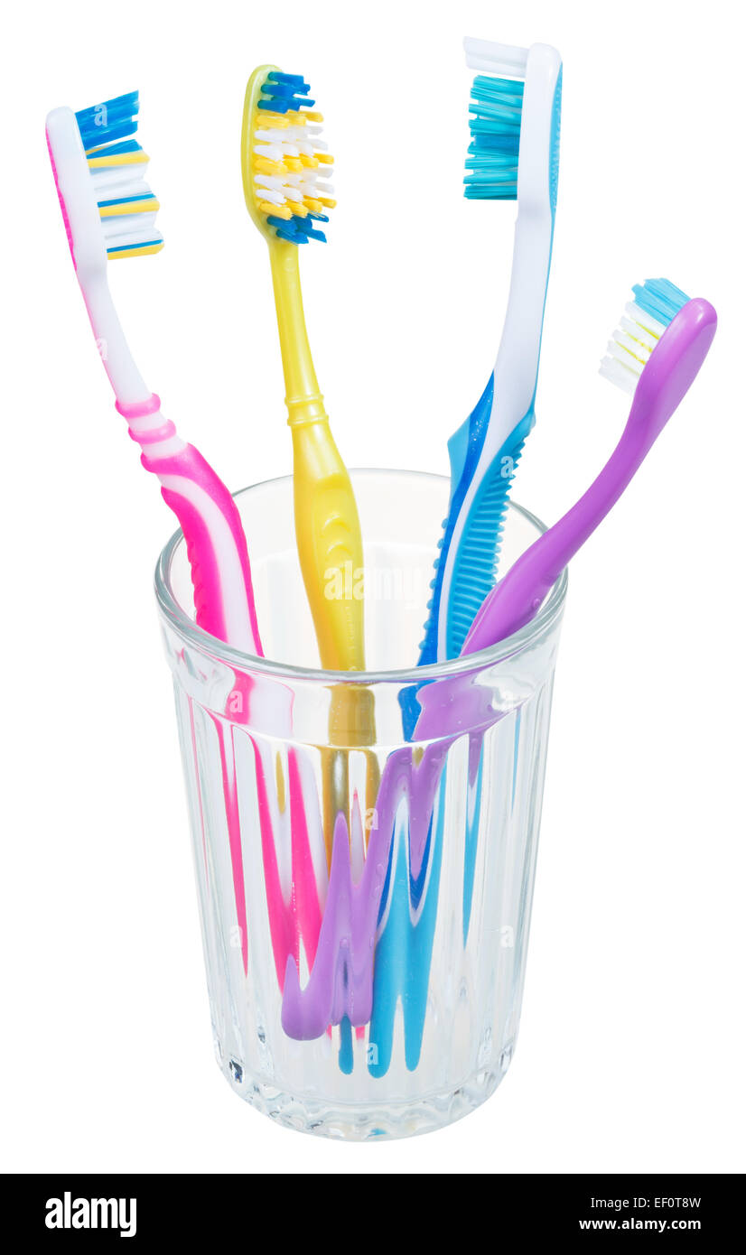 Quatre brosses à dents en verre - famille ensemble de brosses à dents isolé sur fond blanc Banque D'Images