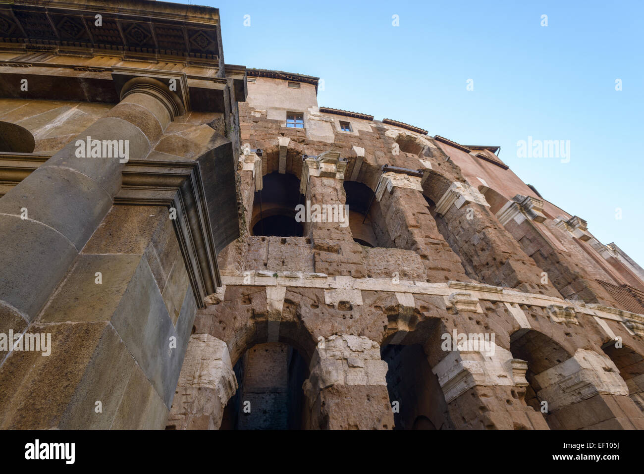 Les bâtiments et les ruines autour de marcello Theatre à Rome Italie Banque D'Images