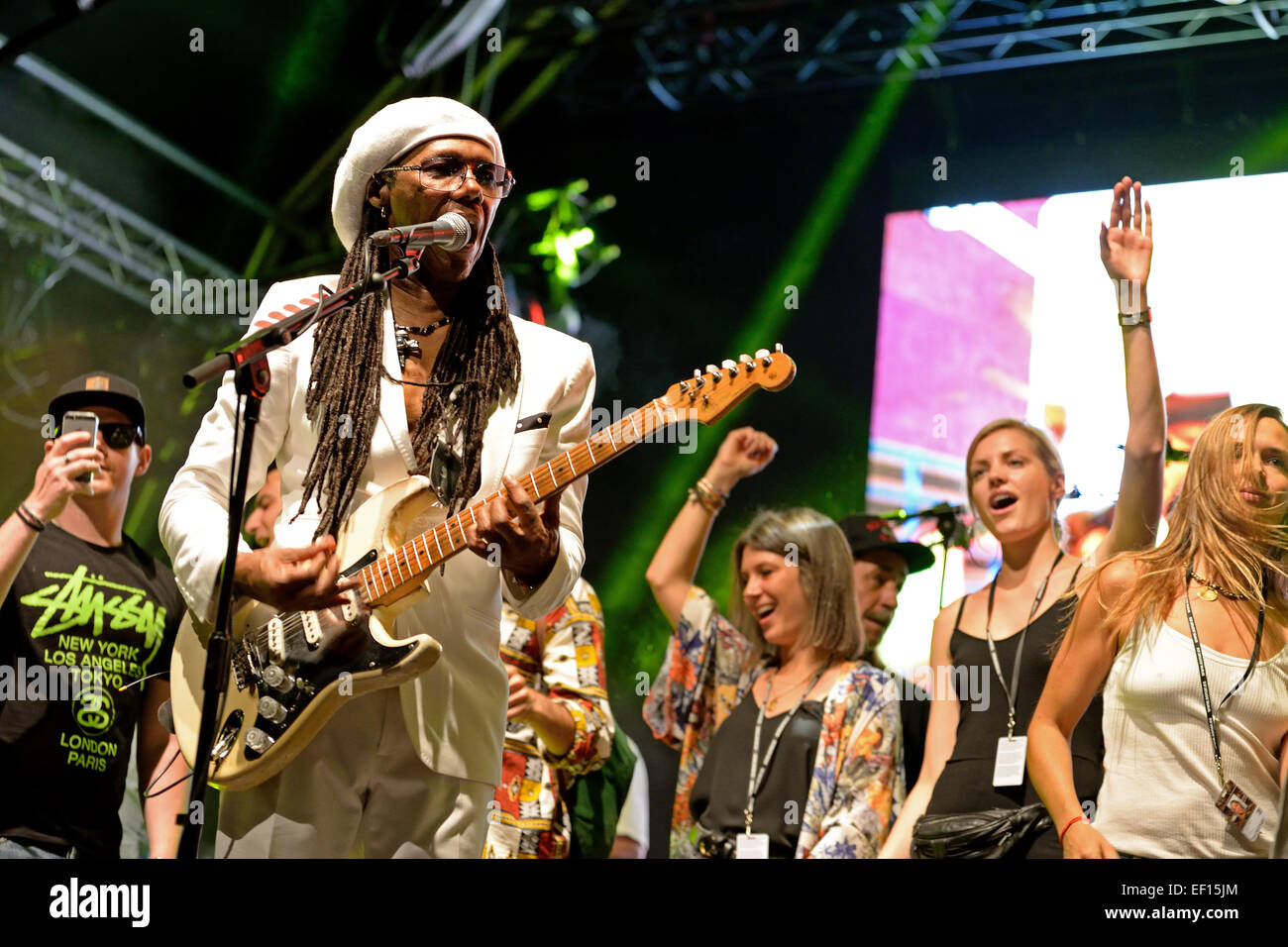 Barcelone - JUN 14 : Chic avec Nile Rodgers (band) effectue au festival Sonar le 14 juin 2014 à Barcelone, Espagne. Banque D'Images