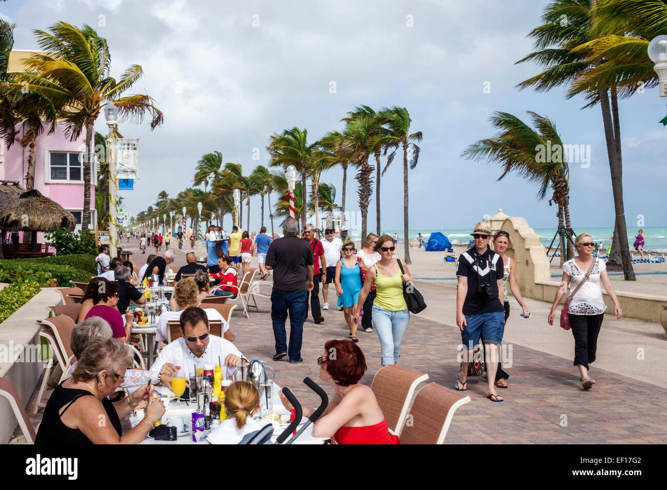 Hollywood Florida, North Broadwalk, promenade, chemin piétonnier, marche, plages d'eau de l'océan Atlantique, entreprises, terrasse extérieure trottoir extérieur t Banque D'Images