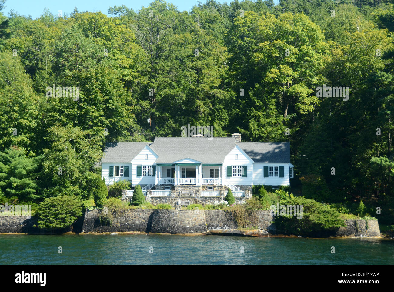 Lakefront home de luxe dans le Nord de New York Banque D'Images