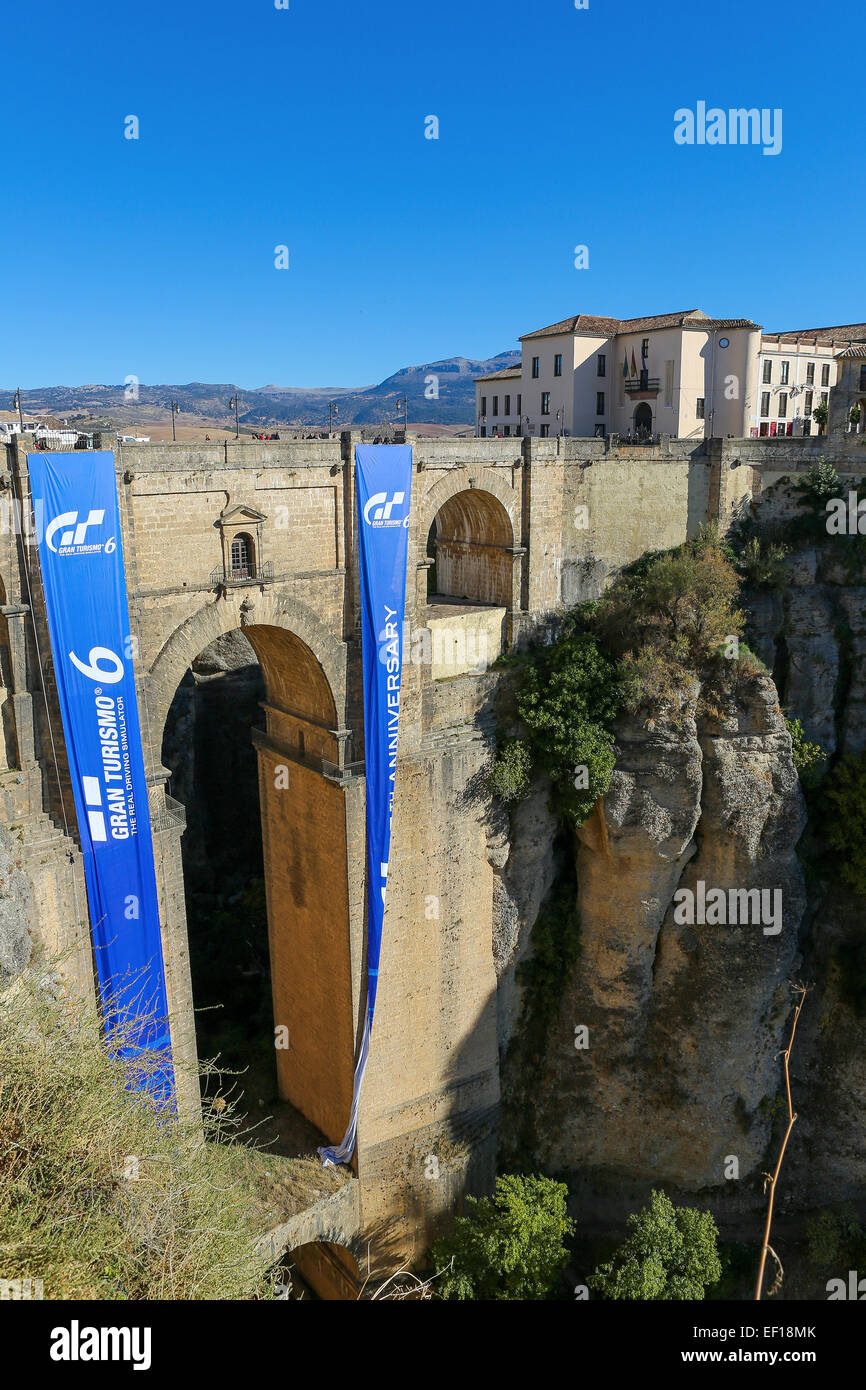RONDA, ESPAGNE - décembre 1, 2013 : Pont sur el Tajo de Ronda, canyon la province de Malaga, Andalousie, espagne. Banque D'Images