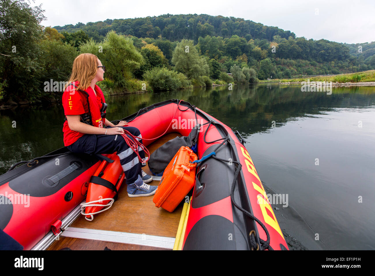 Bateau de patrouille sur la rivière rivière Ruhr, par des bénévoles, la vie allemande DLRG association sauvegarde des nageurs-sauveteurs,,, Banque D'Images