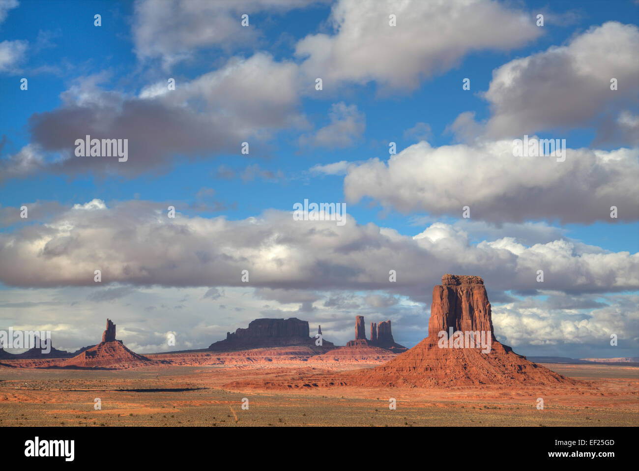 Aperçu de la fenêtre du nord donnent sur, Monument Valley Navajo Tribal Park, Utah, USA Banque D'Images