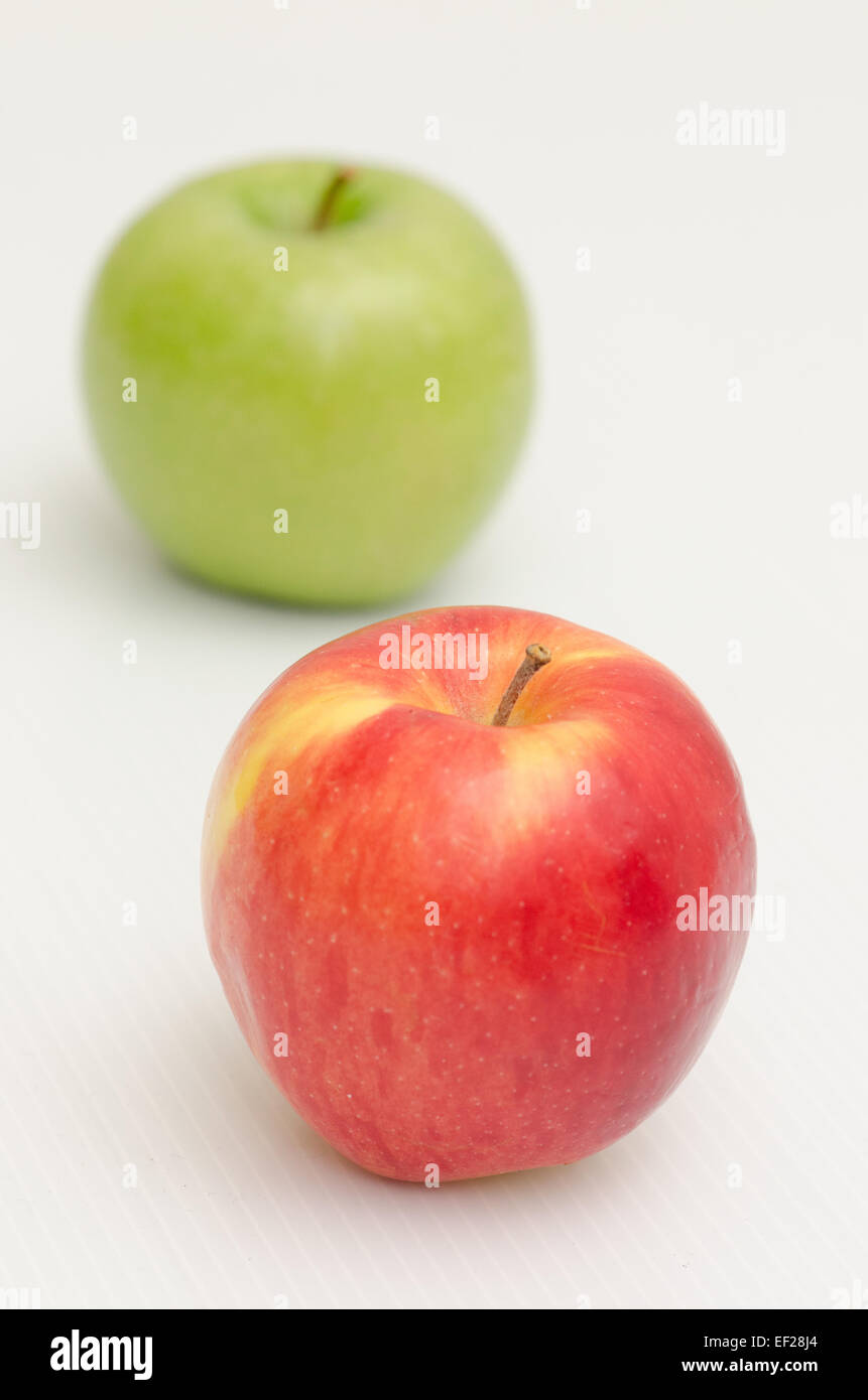 2 apple avec couleur rouge et vert Banque D'Images
