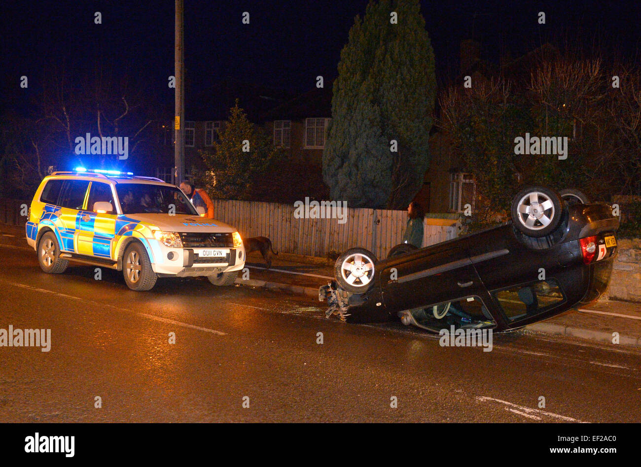 Voiture renversée après un accident survenu à long Hanborough. Banque D'Images