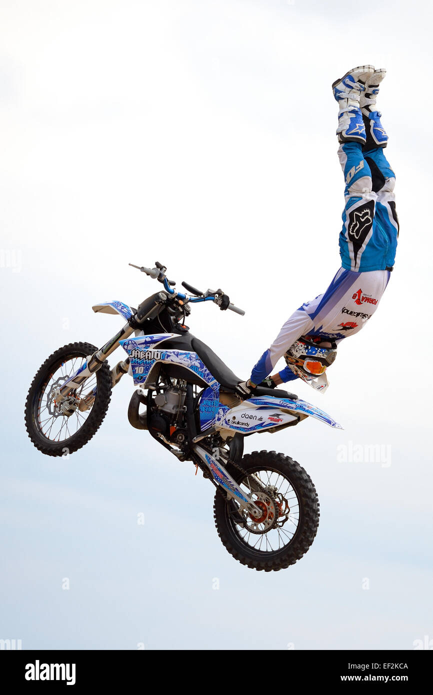 Barcelone - 28 juin : un cavalier professionnel à la FMX (motocross freestyle) compétition à LKXA Sports extrêmes. Banque D'Images
