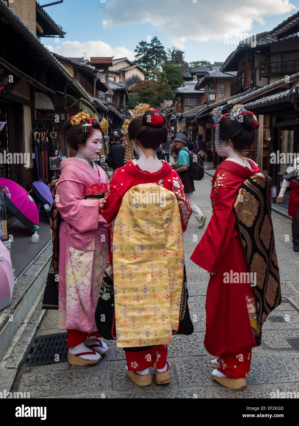 La femme habillée en Geisha dans vieille rue de Kyoto Banque D'Images