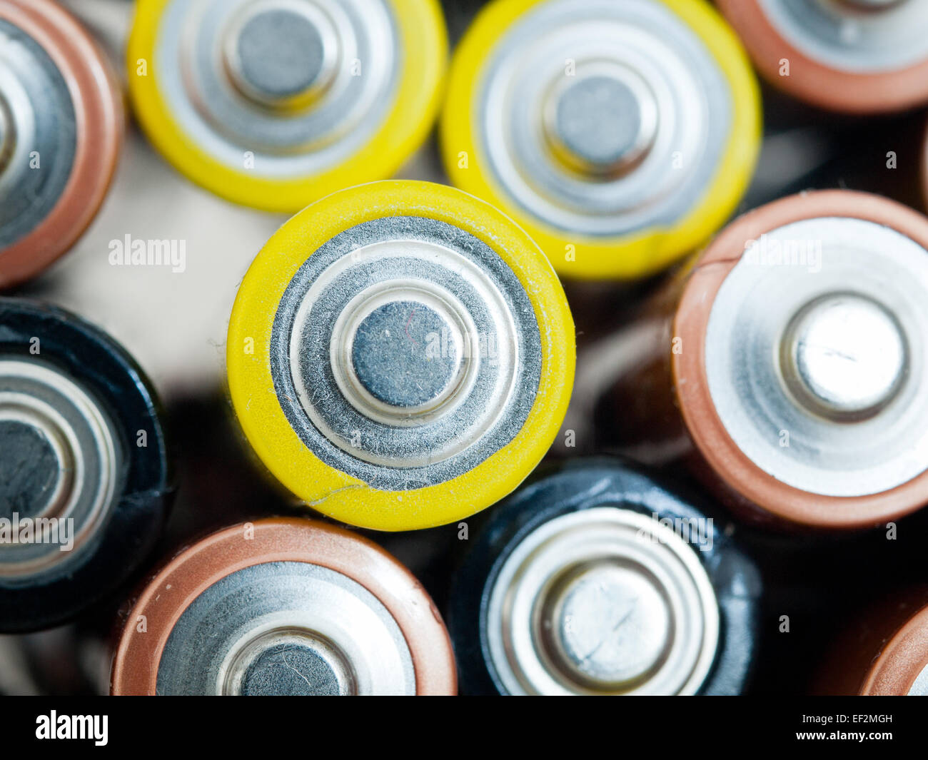 Un gros plan d'utilisé un double (AA) batteries pour le recyclage. Banque D'Images