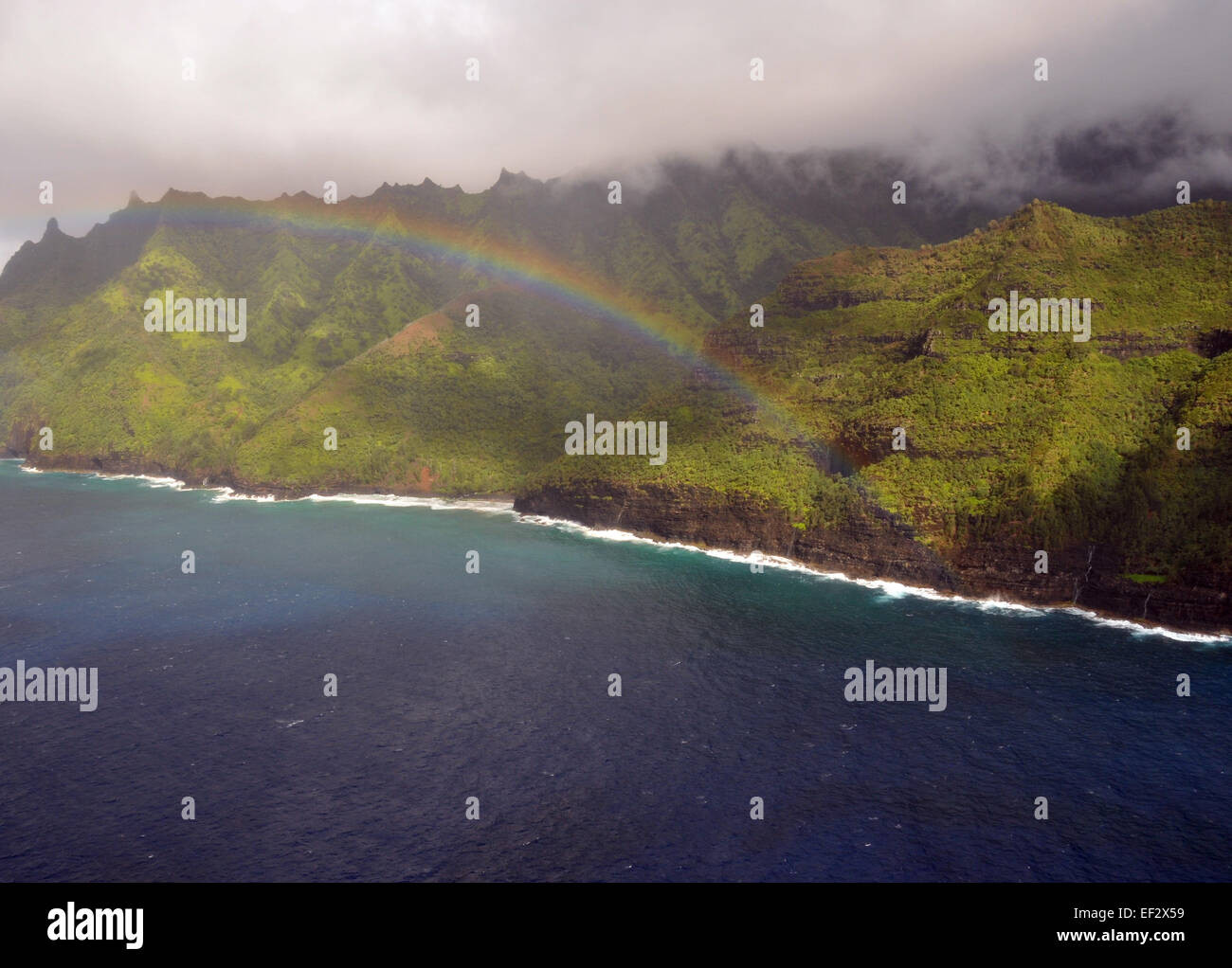 Vue aérienne de l'arc en ciel et la Napali coast, Kauai Banque D'Images