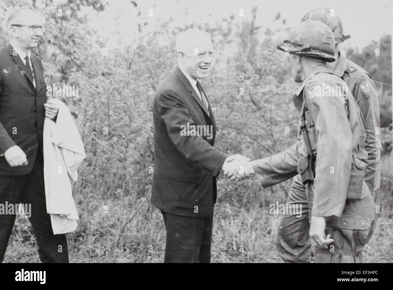 Image 163 de la collection Joseph Famme présente les Convair F-102 et F-106, deux avions importants de la flotte de l’US Air Force. L'image met en évidence le rôle de l'avion dans la défense et la supériorité aérienne de l'ère de la Guerre froide. Banque D'Images