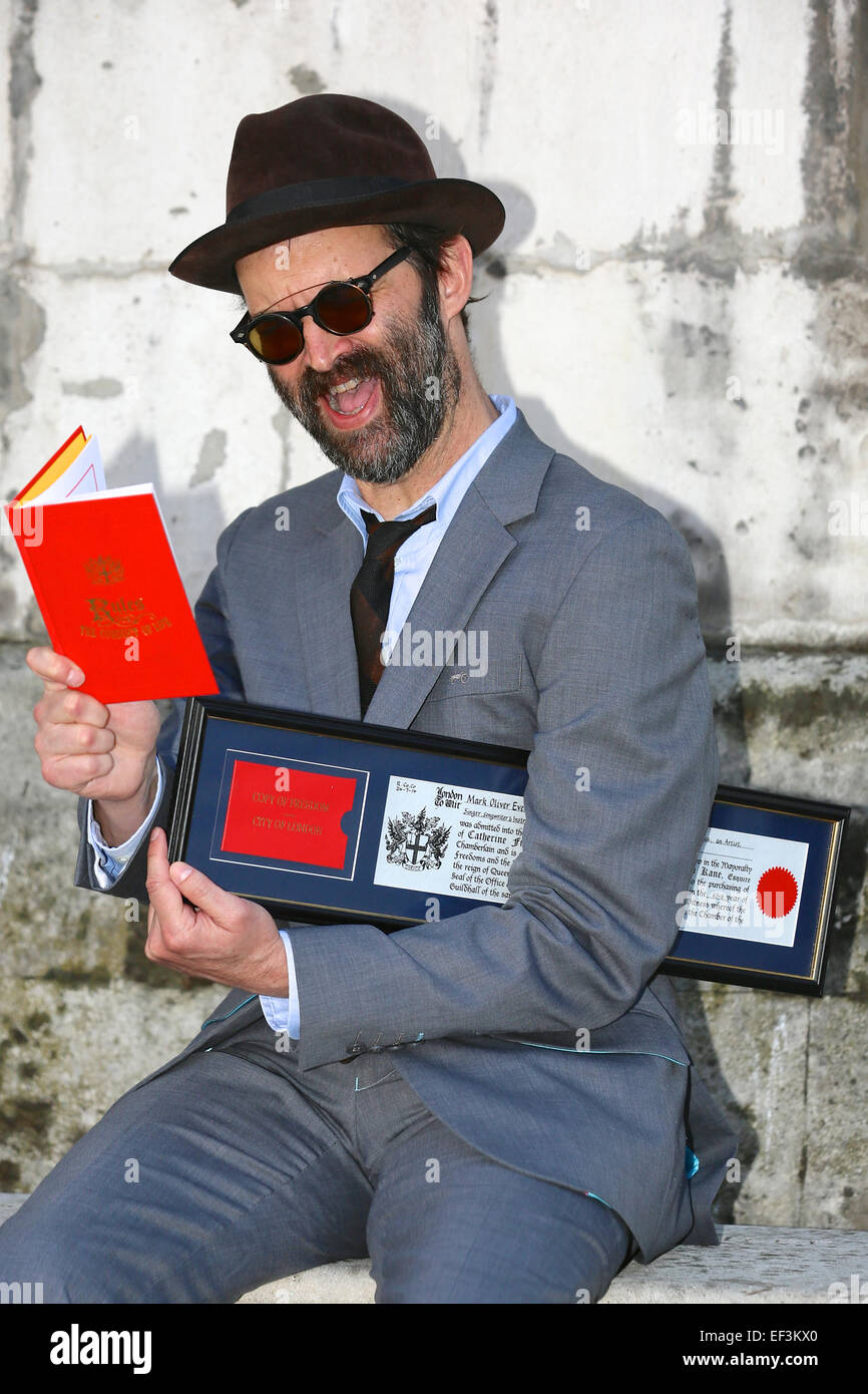 Le leader du groupe, Mark Oliver Everett anguille aka E a été honoré à l'un des plus prestigieux et des accolades de longue date dans l'histoire de Londres, la liberté de la ville de Londres. Il a accepté cet honneur lors d'une cérémonie à la Guildhall de Londres cet après-midi, un fe Banque D'Images