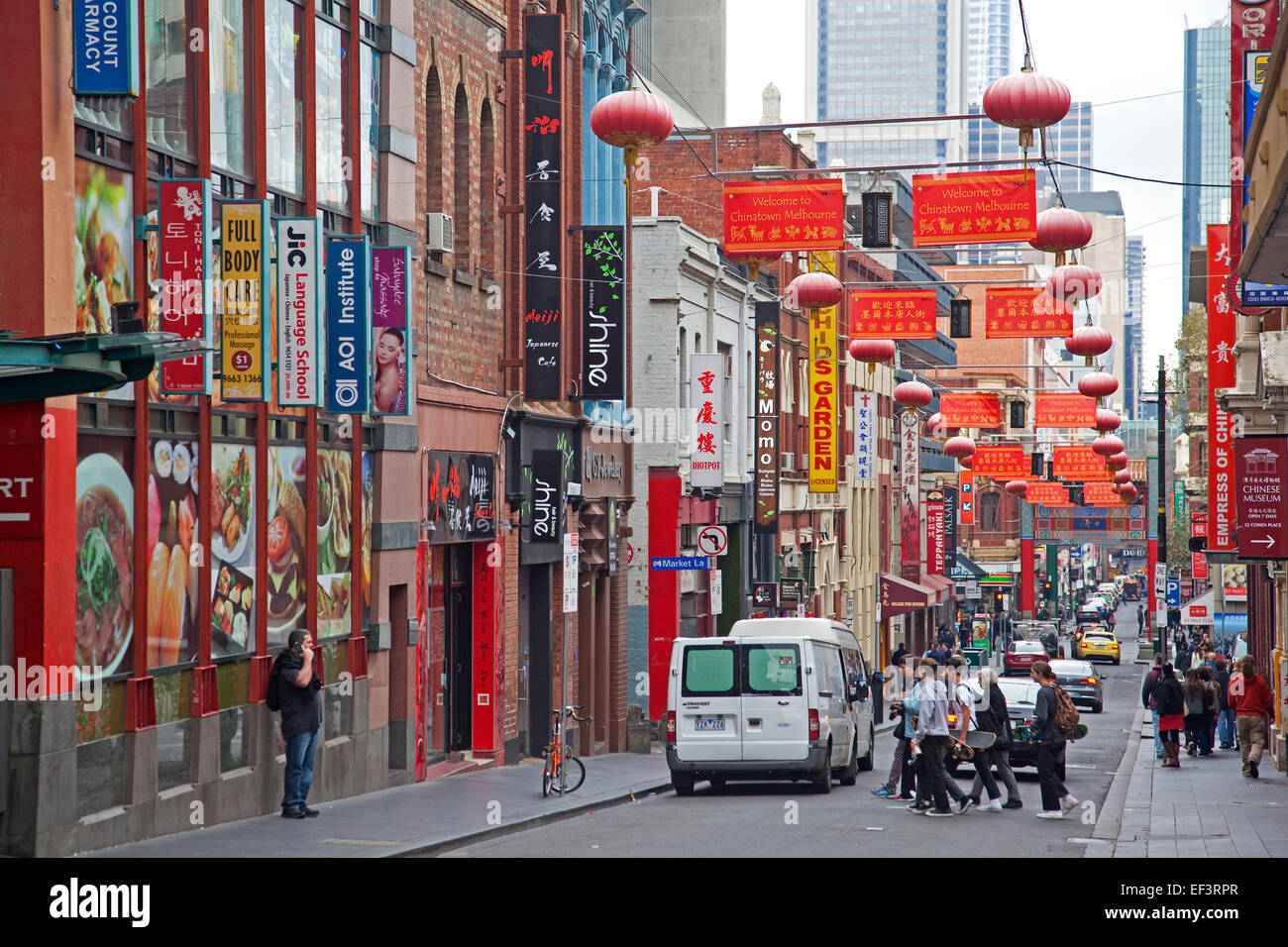 Enseignes de boutiques et restaurants dans le quartier chinois de l'Australie dans la région de Little Bourke Street, au centre-ville de Melbourne, Victoria, Australie Banque D'Images