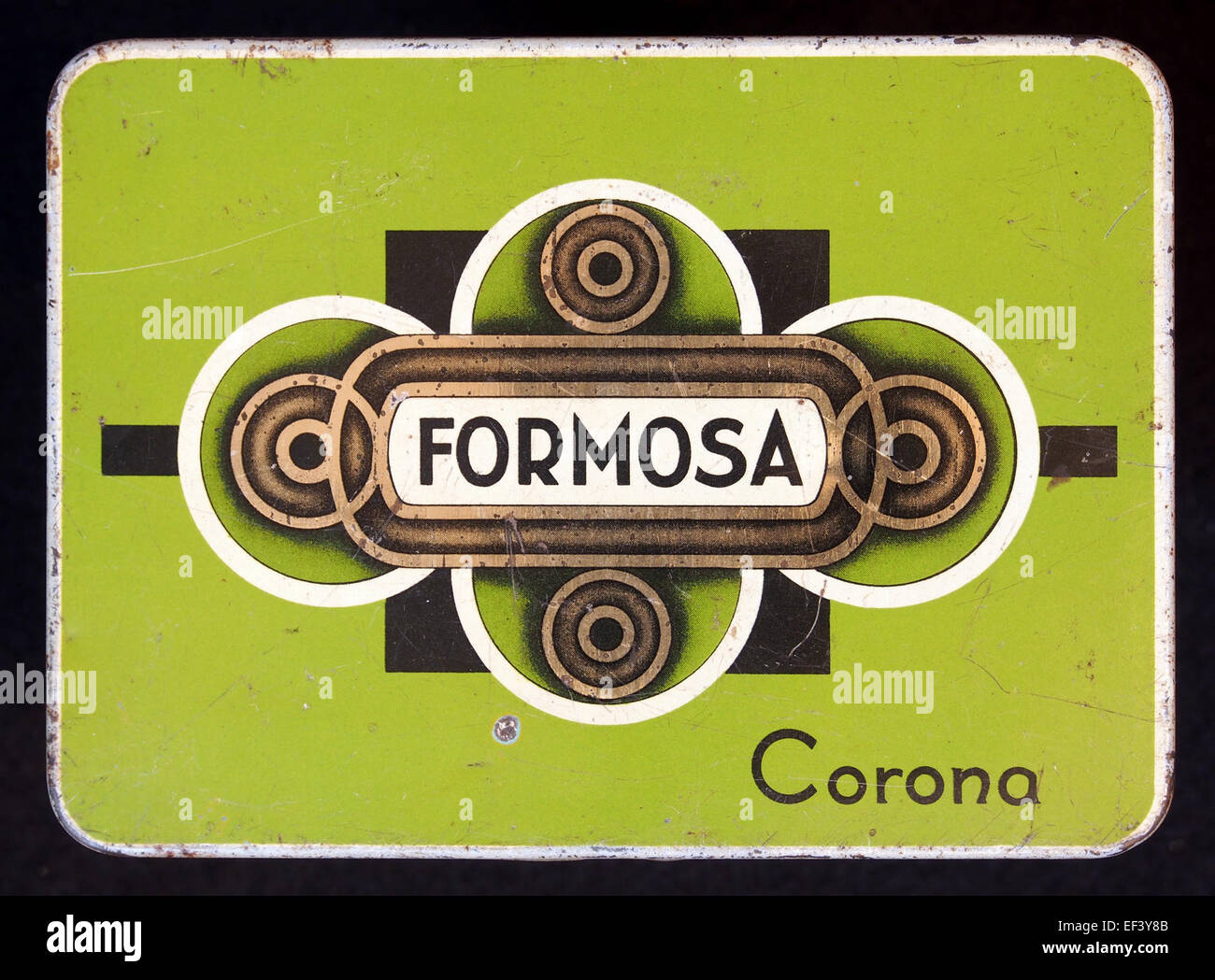 Cette image montre une boîte à cigare Formosa Corona, mettant en évidence l'emballage et le design du produit du tabac. La boîte représente les cigares haut de gamme de la marque, soulignant leur haute qualité et leur savoir-faire. Banque D'Images