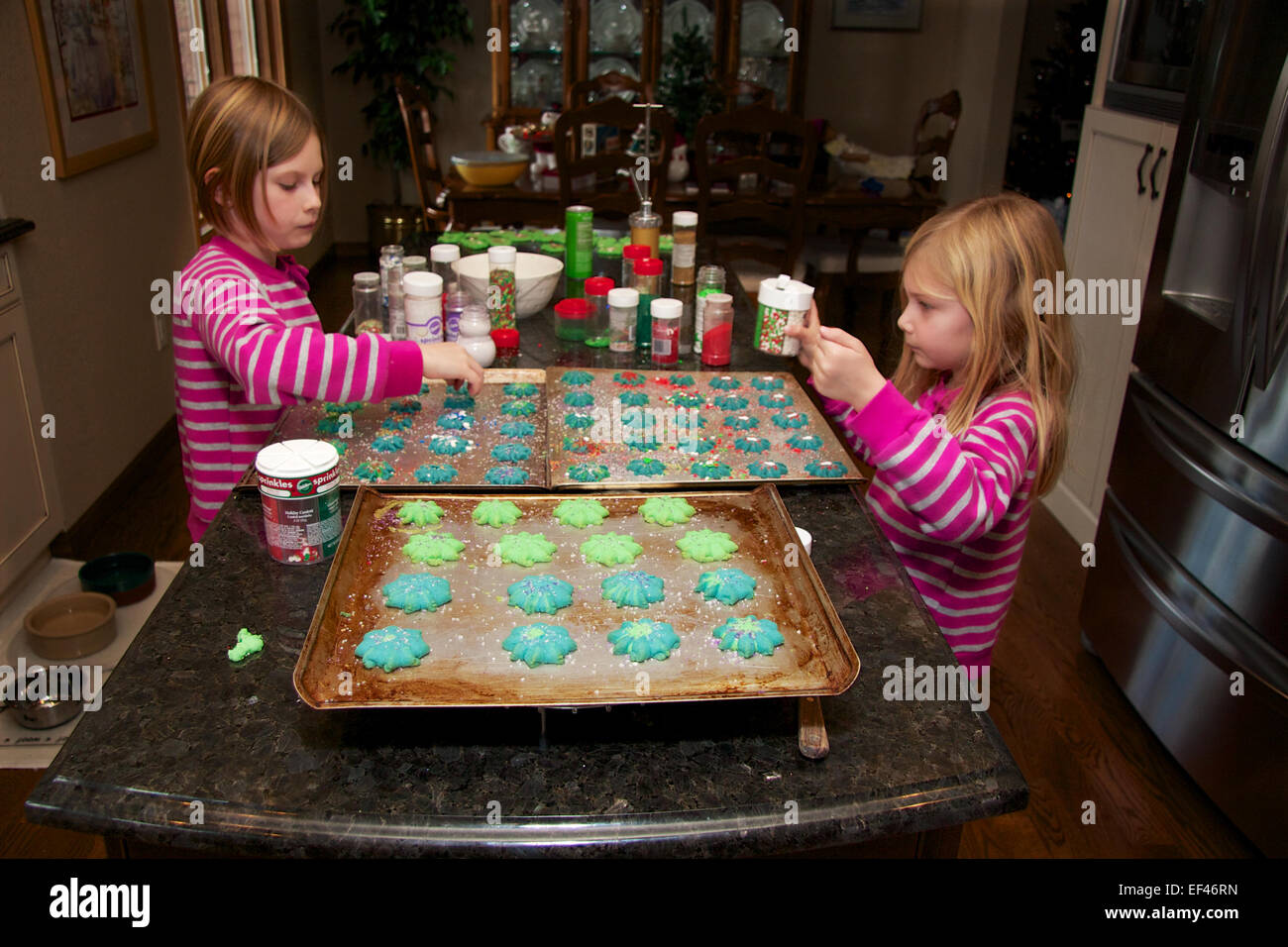 Baking Christmas Cookies Banque D'Images