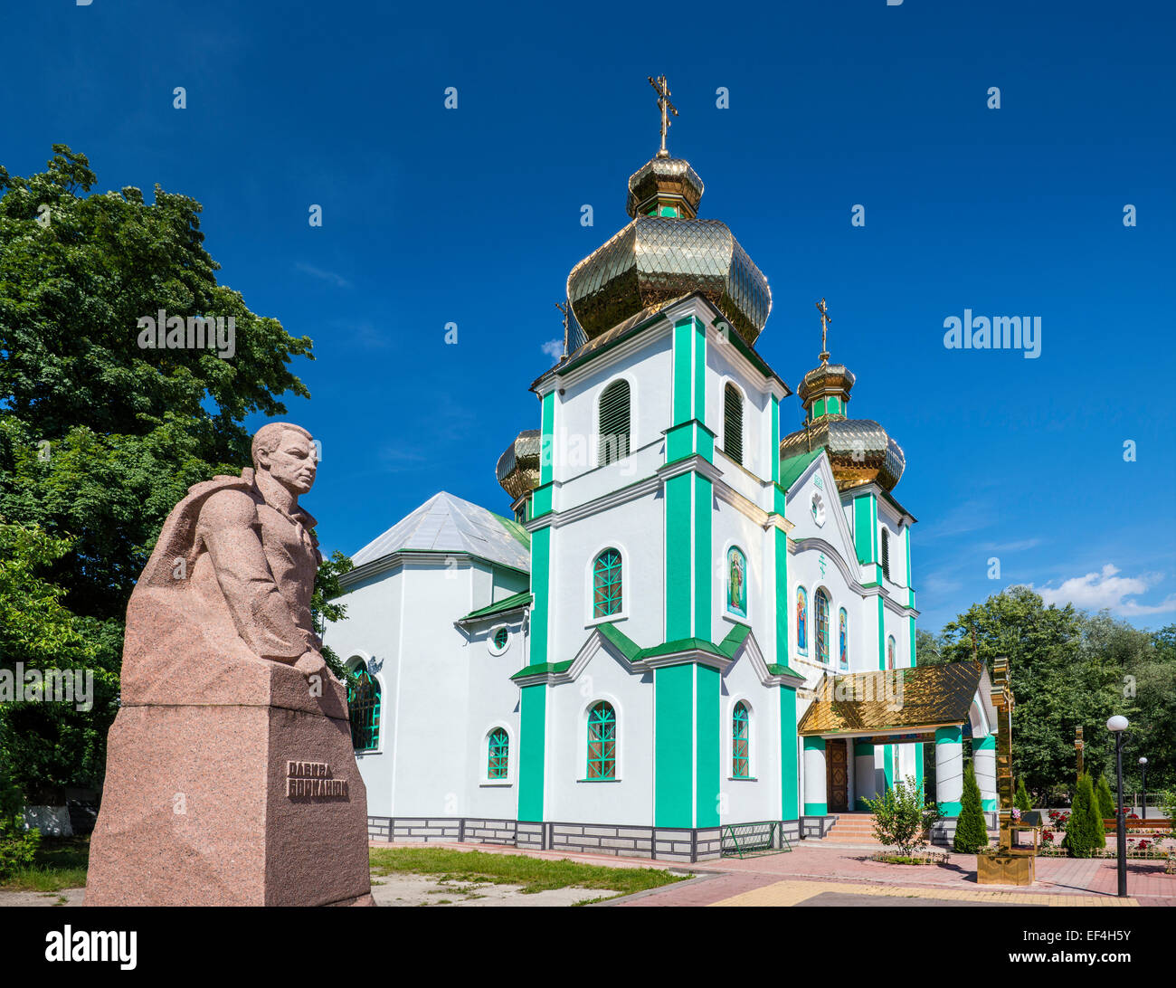Borkanuk Olexa statue, Saint-esprit Église catholique grecque, dans Kiev, région des Carpates Hutsul, Ruthénie, Zakarpattia, Ukraine Banque D'Images