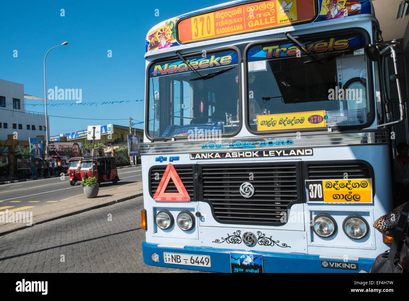 Ashok-Leyland bus à la gare routière de Galle, Galle, au Sri Lanka. Banque D'Images