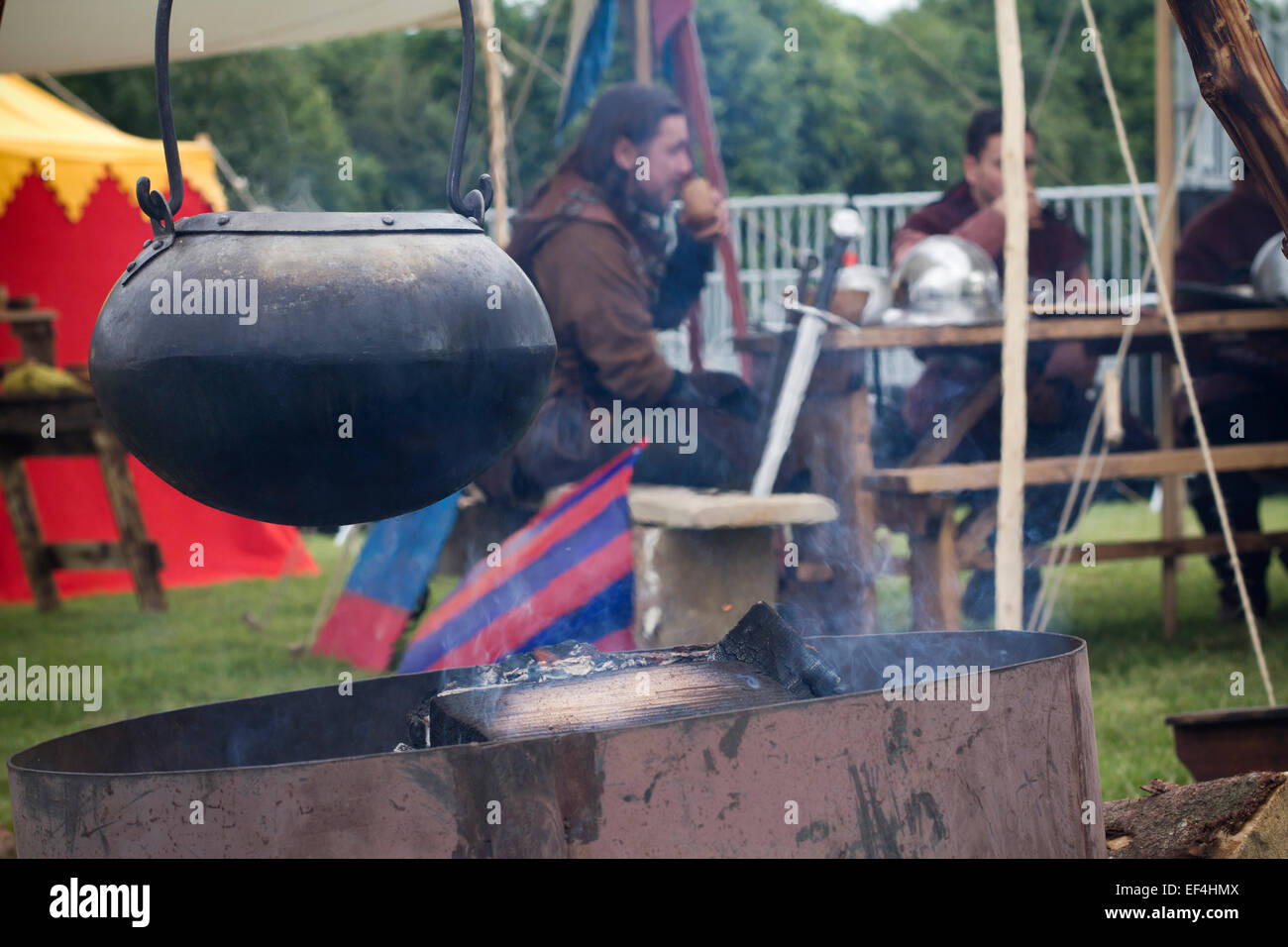 Les participants en faisant une pause avant d'être partie de Bannockburn, Vivre à Bannockburn, Stirlingshire. Banque D'Images