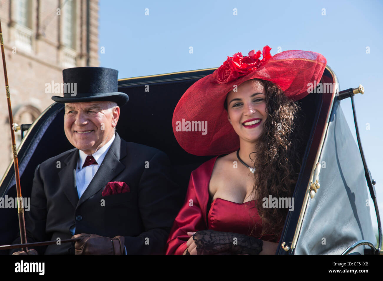 La concurrence internationale pour les voitures traditionnelles 'La Venaria Reale', les concurrents portant le code vestimentaire,Italie Banque D'Images