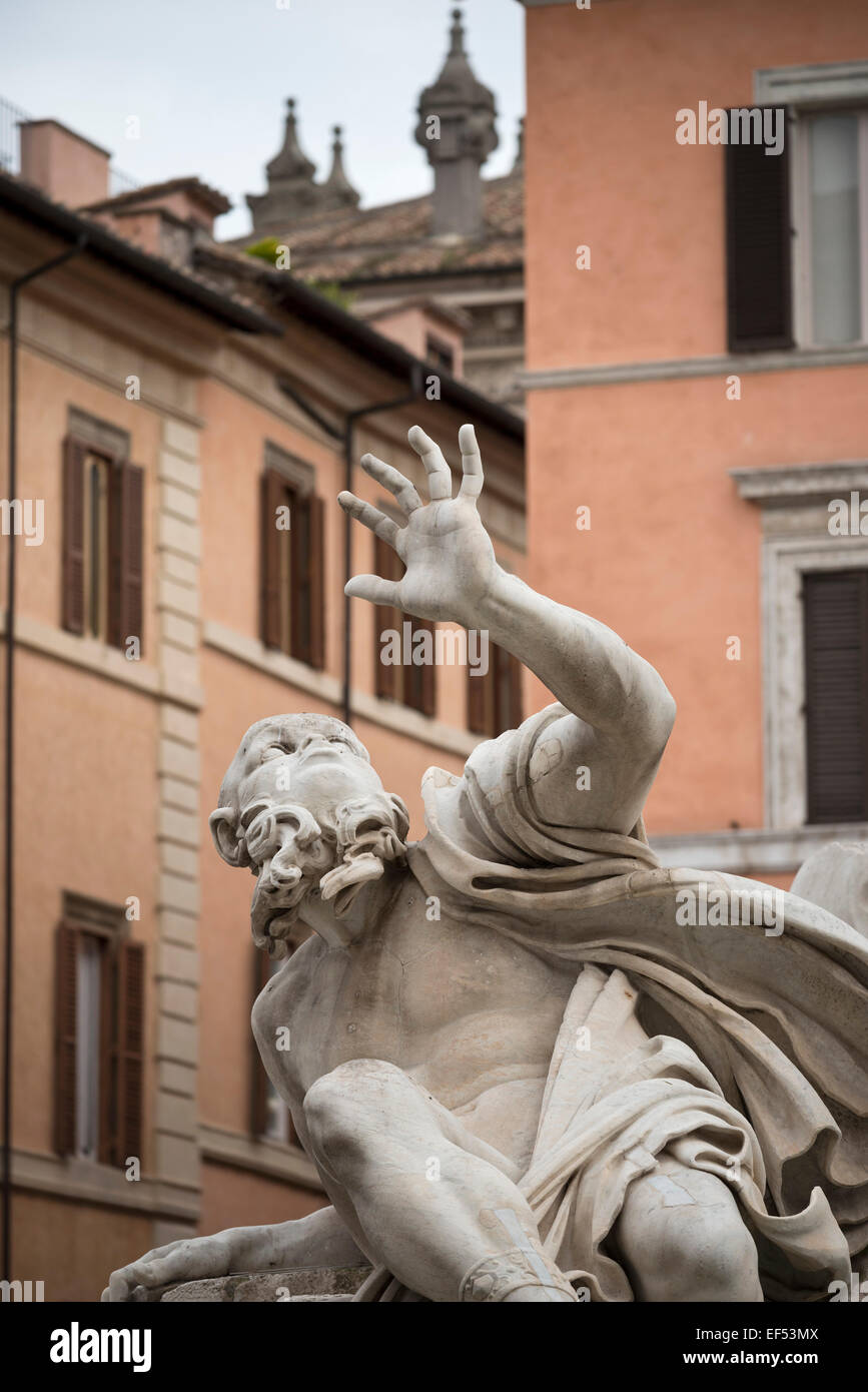 Rome. L'Italie. Détail de la Fontana dei Quattro Fiumi sur Piazza Navona montrant la sculpture représentant le Rio de la Plata Banque D'Images