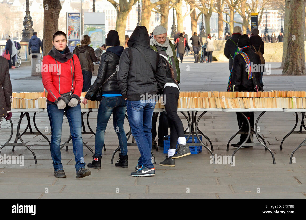 Londres, Angleterre, Royaume-Uni. Book stall dans le marché du livre de la Banque du Sud Banque D'Images