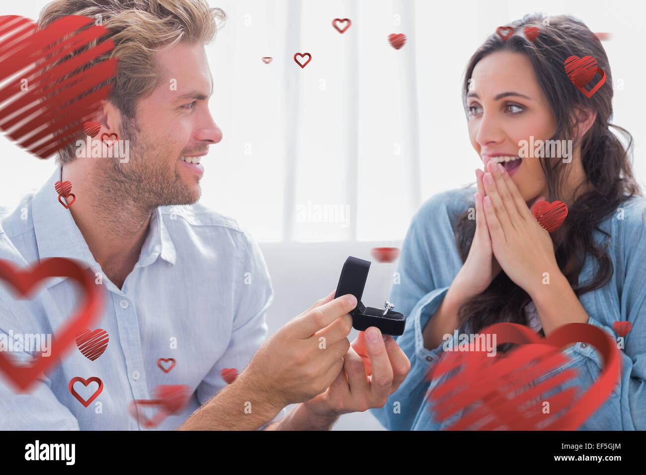 Image composite de l'homme demande à son partenaire de l'épouser Banque D'Images