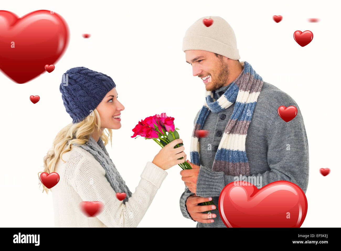 Image composite de l'homme séduisant en hiver fashion offrant des roses à petite amie Banque D'Images