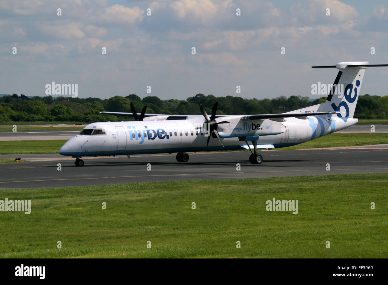 Flybe Bombardier Dash 8 Q400 Aeroplane Banque De Photographies Et D flybe-bombardier-dash-8-q400-aeroplane-banque-de-photographies-et-d