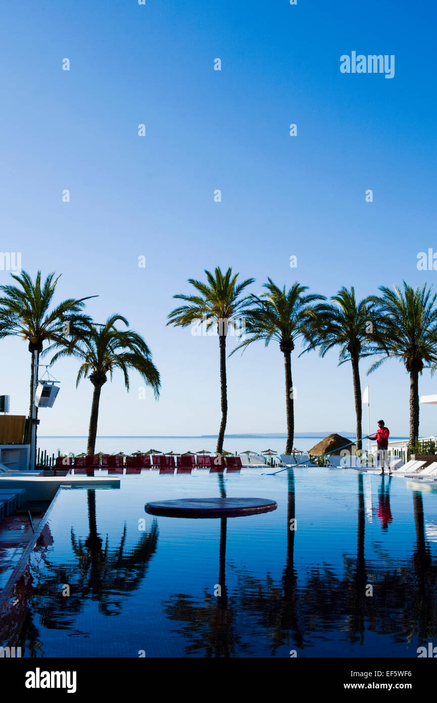 Piscine en front de mer, Ibiza, Espagne Banque D'Images