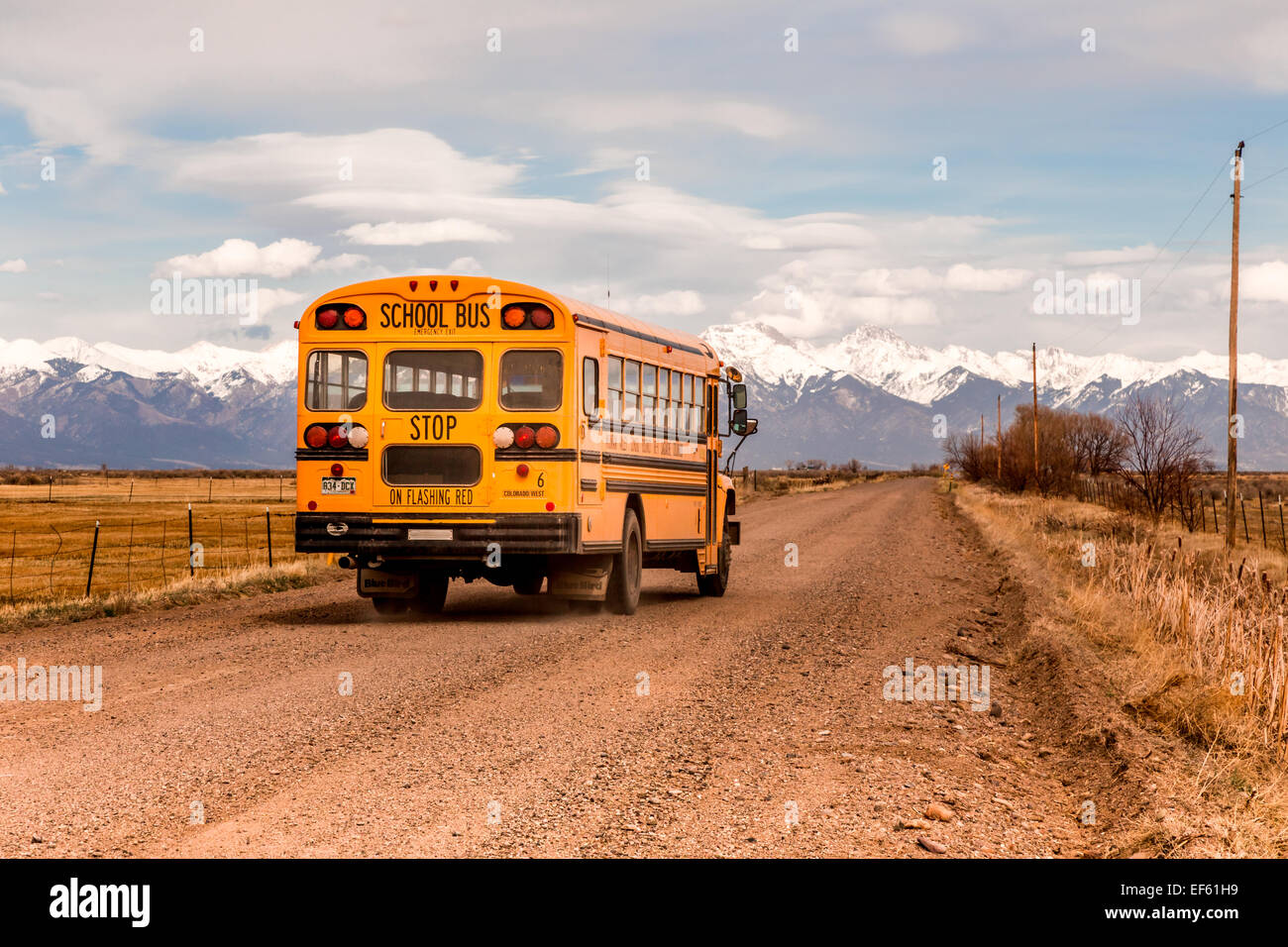 Autobus scolaires jaunes, Mountain Valley, Colorado, USA, le 4 avril 2014. Banque D'Images