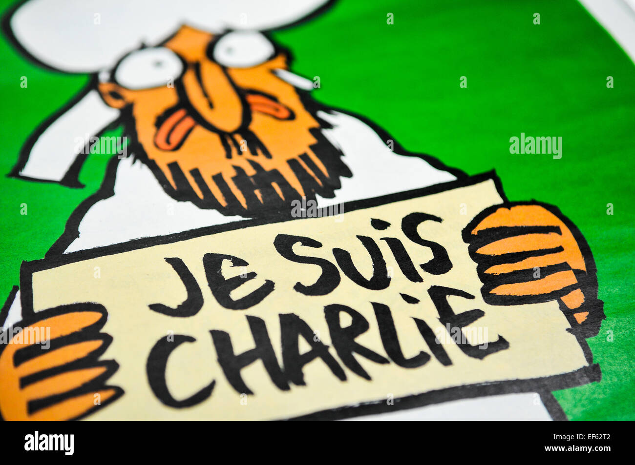 Belfast, Irlande du Nord. 27 Jan 2015 - Les ventes de Charlie Hebdo n°1178, "Les survivants" (édition du 7 janvier 2015 tournage à Paris) dépassent 7 millions dans le monde entier comme il est en vente en Irlande. Crédit : Stephen Barnes/Alamy Live News Banque D'Images