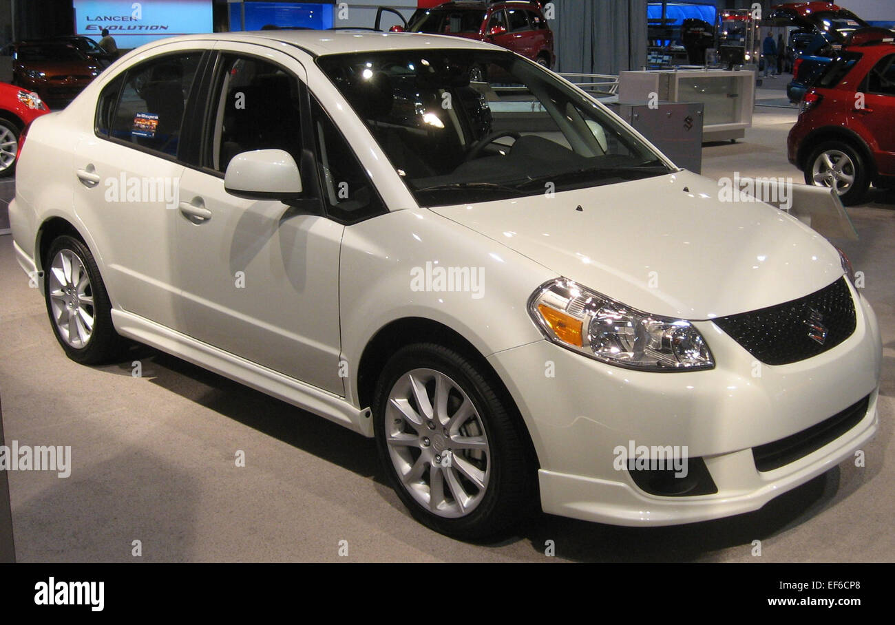 2008 Suzuki SX 4 Sport sedan/ Banque D'Images