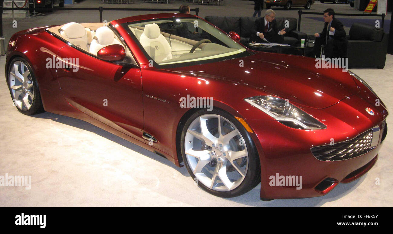 La Fisker Sunset DC est une voiture de sport cabriolet de luxe connue pour son design et ses performances remarquables. Propulsé par un groupe motopropulseur hybride, le Sunset offre un mélange de puissance et de technologie écologique. Avec son habitacle raffiné et son style unique, il offre une expérience de conduite exclusive à ceux qui recherchent le luxe et la performance dans un ensemble écologique. Banque D'Images