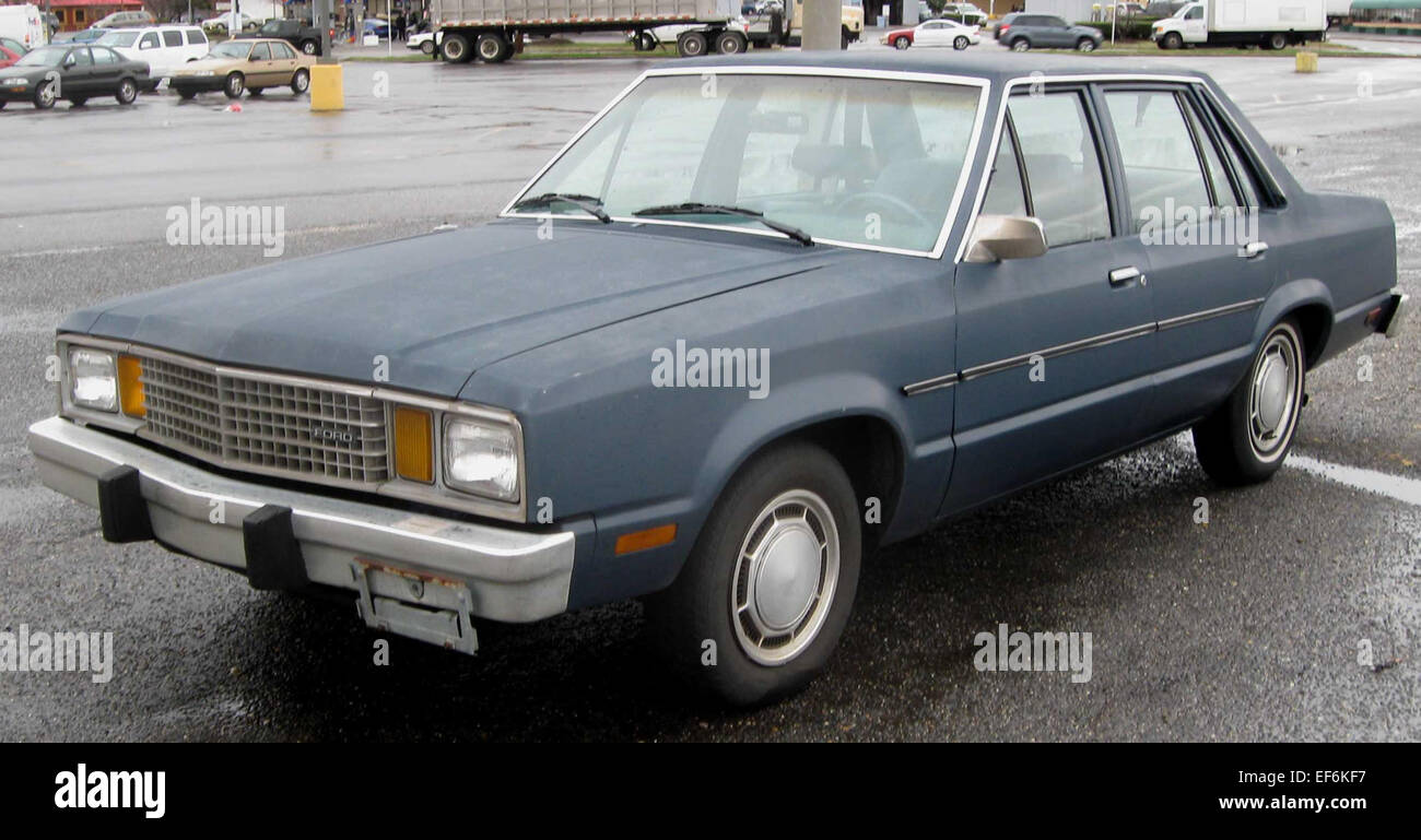 La Ford Fairmont Berline, produite à la fin des années 1970 et au début des années 1980, est une voiture intermédiaire conçue pour être économique et pratique. Reconnu pour sa conception simple et sa fiabilité, il offrait un transport confortable pour une utilisation quotidienne. Banque D'Images