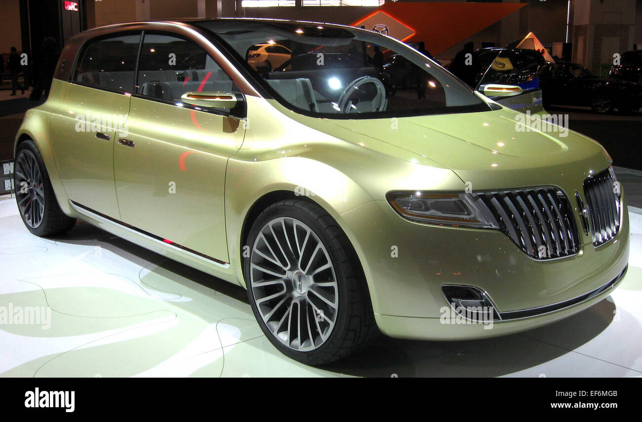 La Lincoln C DC est une machine de soudage connue pour son fonctionnement convivial et ses capacités polyvalentes. Il dispose d'un commutateur de polarité AC/DC monté à l'avant, offrant des performances d'arc lisses avec diverses électrodes. La machine offre une sortie c.c. de 125 ampères adaptée à la plupart des électrodes de 1/8 po et une sortie c.a. de 225 ampères pour les électrodes de 3/16 po. Banque D'Images