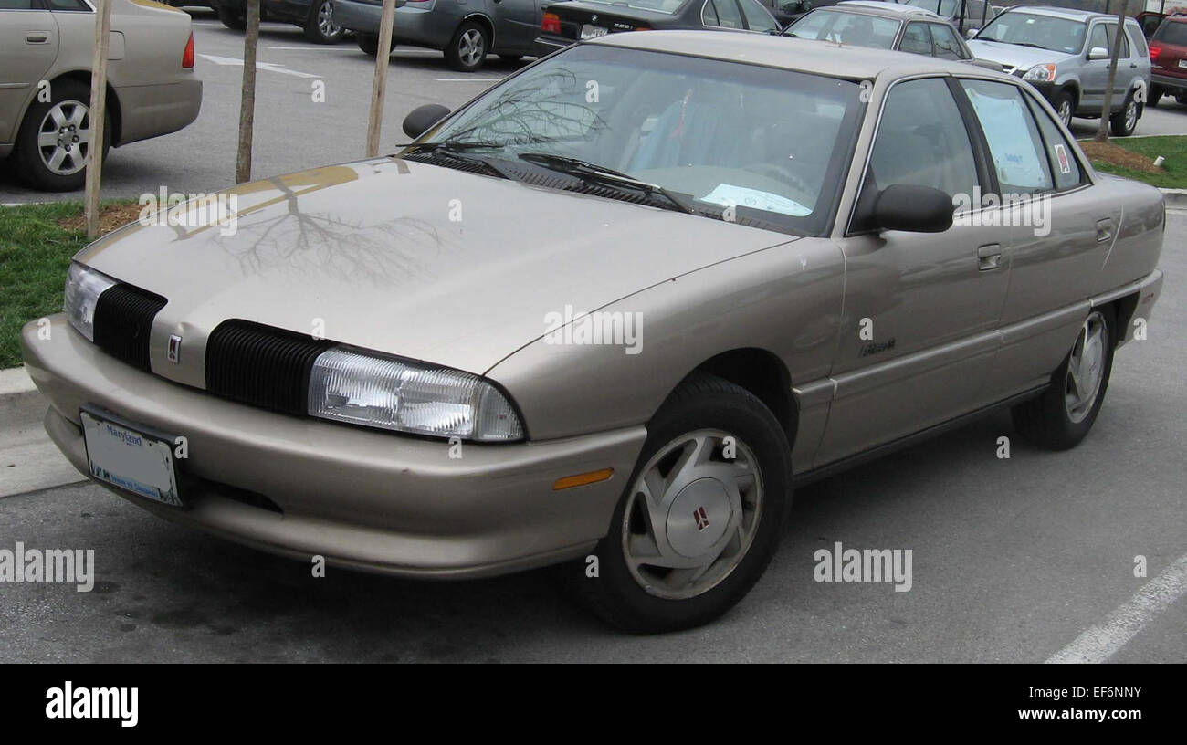 La berline Achieva d'Oldsmobile est une voiture intermédiaire produite dans les années 1990 Il offre un équilibre entre confort, performance et praticité, avec un habitacle spacieux et une expérience de conduite fiable. L'Achieva était populaire pour sa valeur et sa fiabilité. Banque D'Images