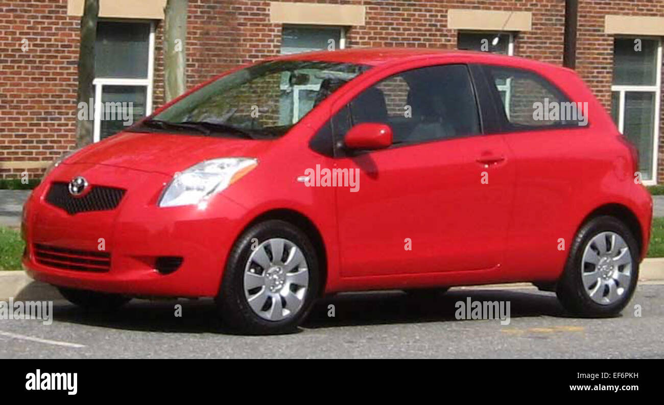 Toyota Yaris 3 portes Photo Stock - Alamy