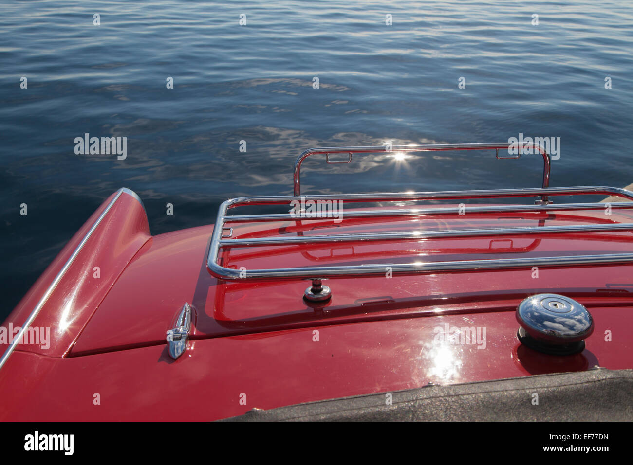 Arrière d'une voiture de sport vintage rouge Banque D'Images