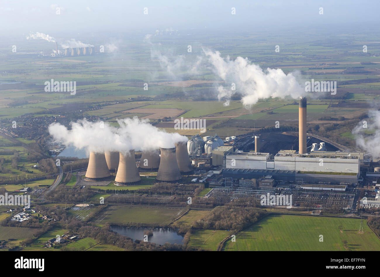 Drax Power Station, avec au loin d'Eggborough, North Yorkshire, UK Banque D'Images