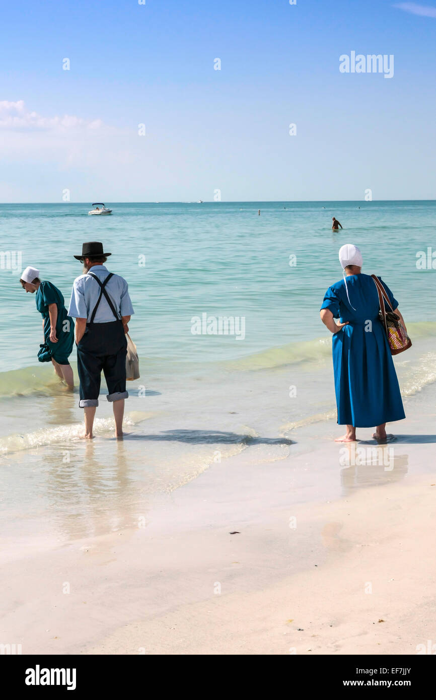 Amish à seashells sur Siesta Key Beach en Floride Banque D'Images