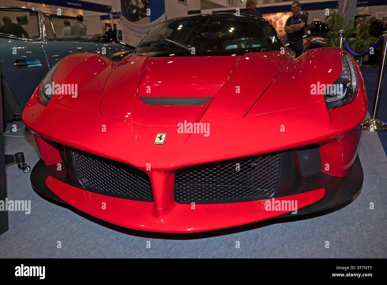 Vue avant du LaFerrari, une production limitée, hybride de voiture de sport construite par Ferrarri (aussi connu par son nom de projet F150). Banque D'Images