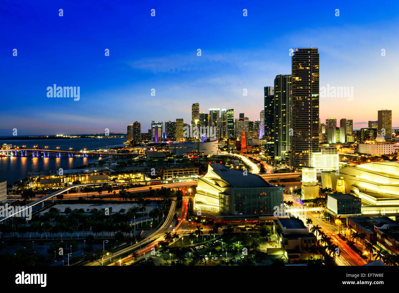 Centre-ville de Miami la nuit, Florida, USA Banque D'Images