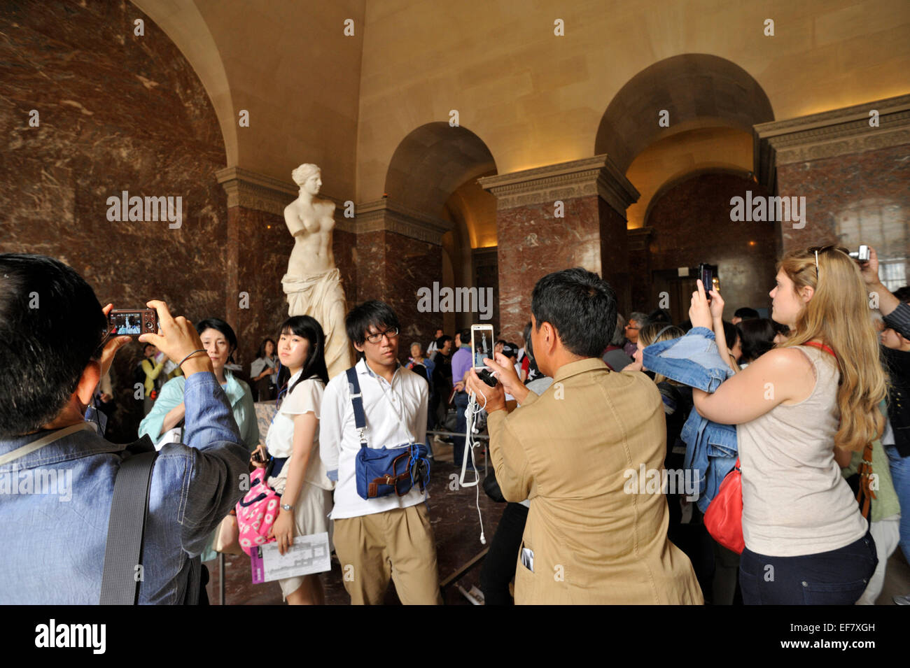 Paris, le musée du Louvre, Vénus de Milo, les touristes Banque D'Images