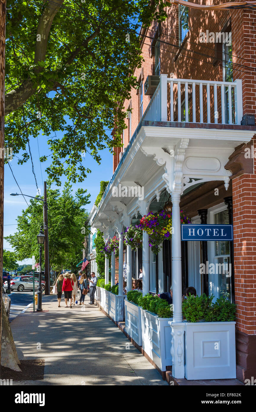 L'Hôtel Américain historique sur la rue principale dans le village de Sag Harbor, comté de Suffolk, Long Island, NY, USA Banque D'Images