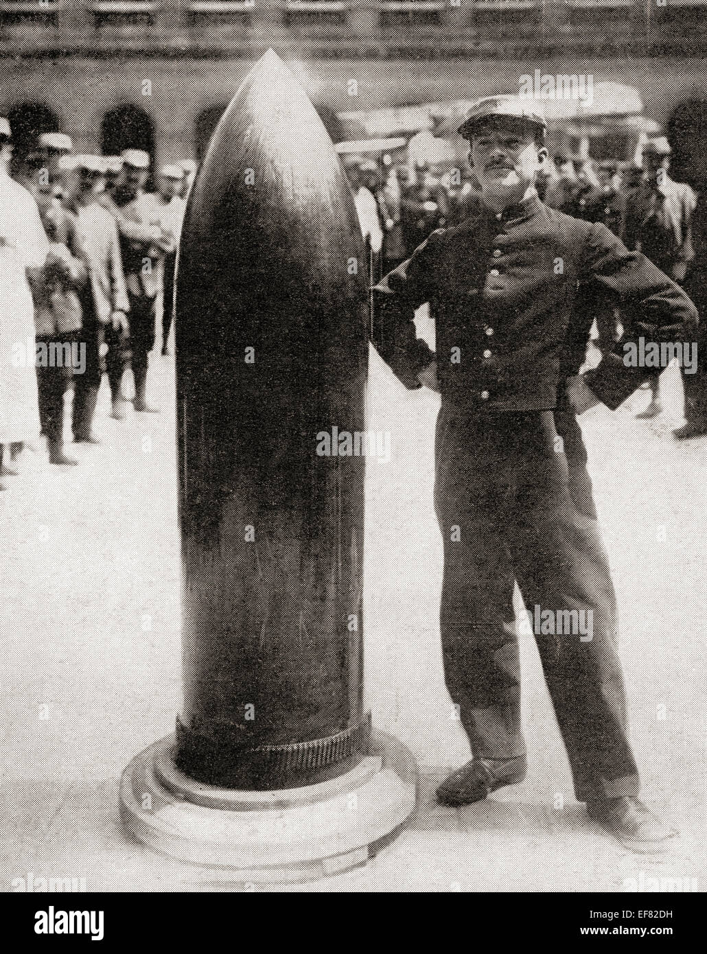 Un obusier allemand siège-projectile qui a chuté sans exploser à Verdun, la France pendant la Première Guerre mondiale. Banque D'Images