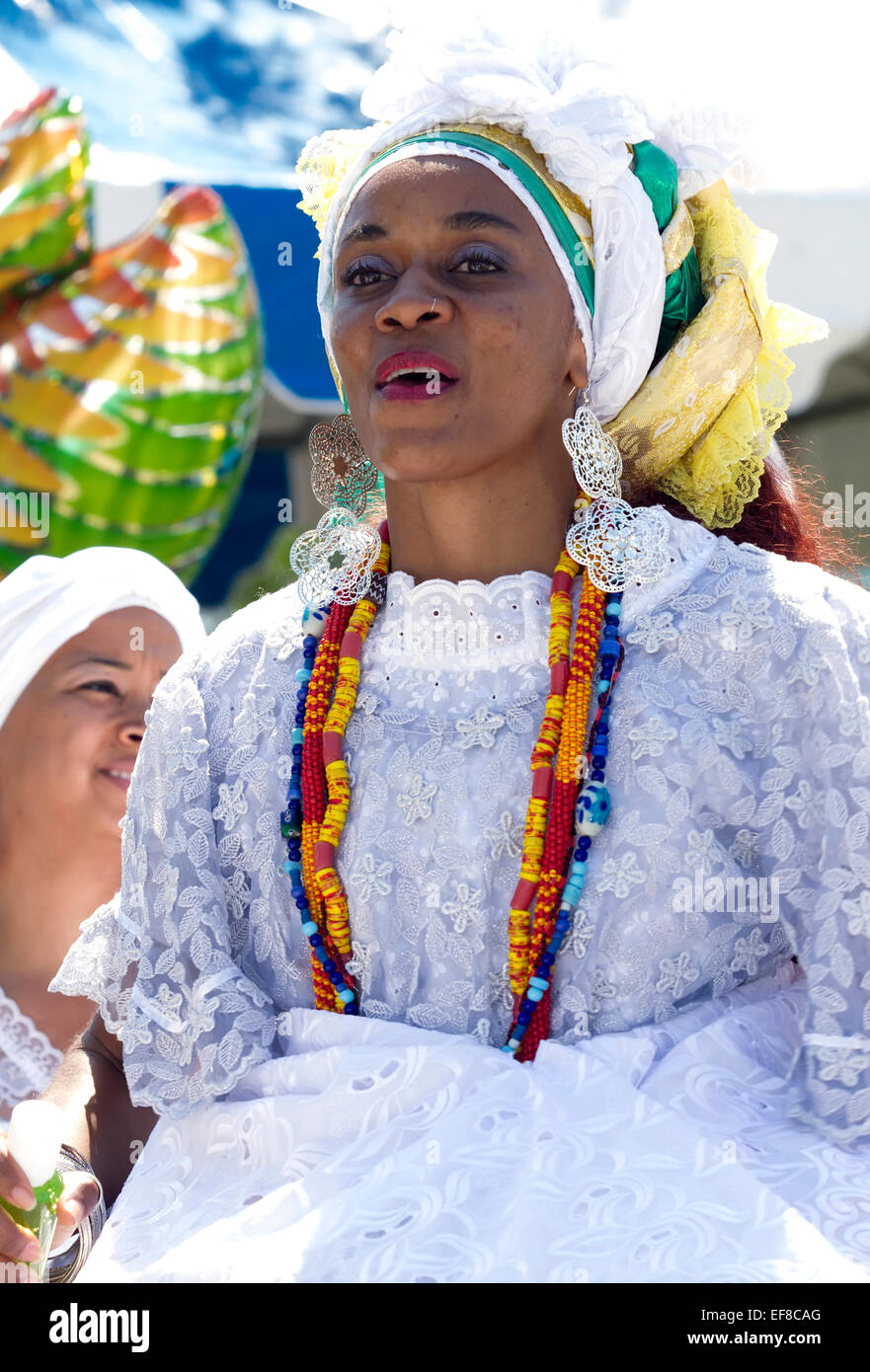 La femme brésilienne qui participent à la cérémonie de purification Brésil Journée à la manifestation à Los Angeles Banque D'Images